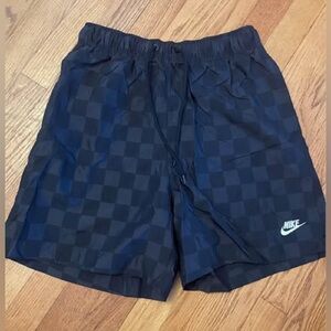 Men’s Nike Standard fit above knee length size small